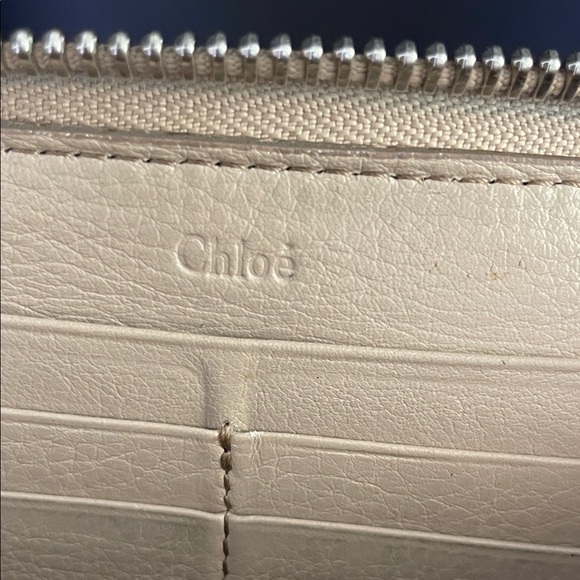 Chloé Beige Leather Zip-Around Wallet preloved - Picture 2 of 16